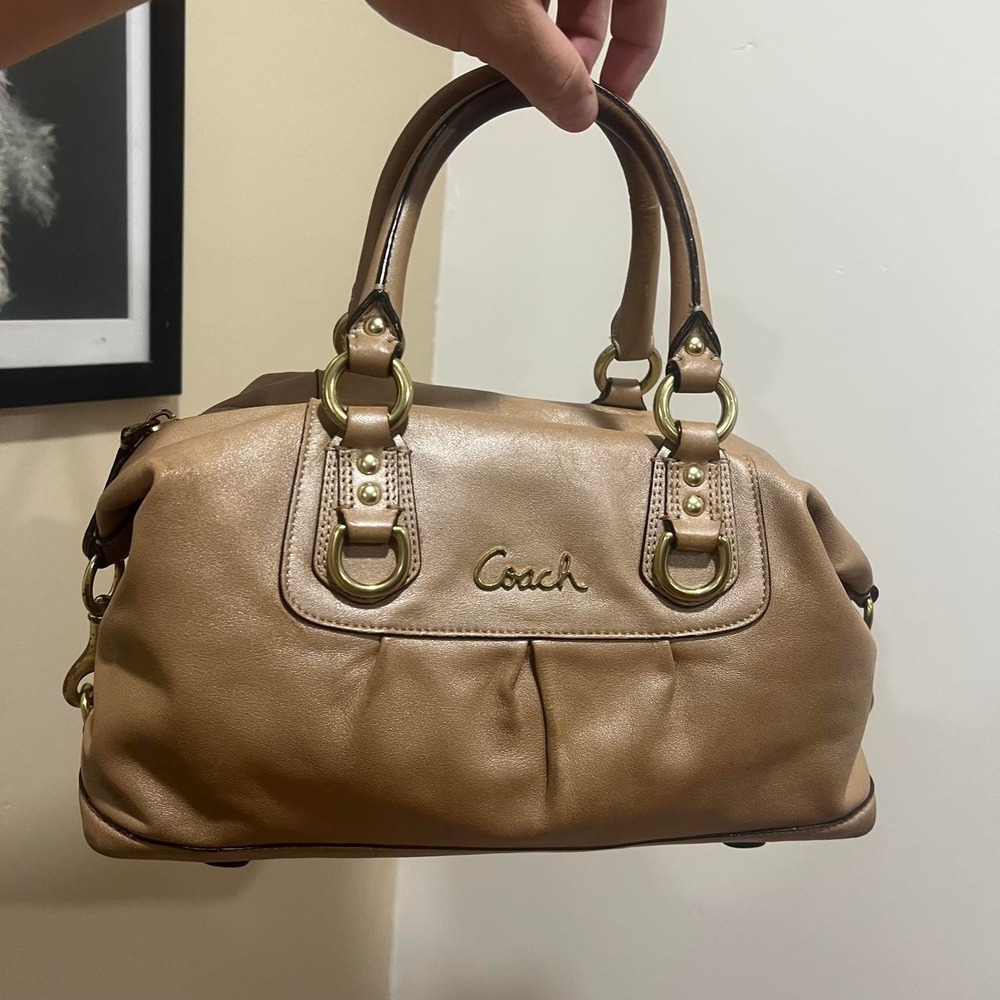 Y2K 2000s beige/tan leather Coach Ashley Satchel Shoulder Bag / Crossbody bag
